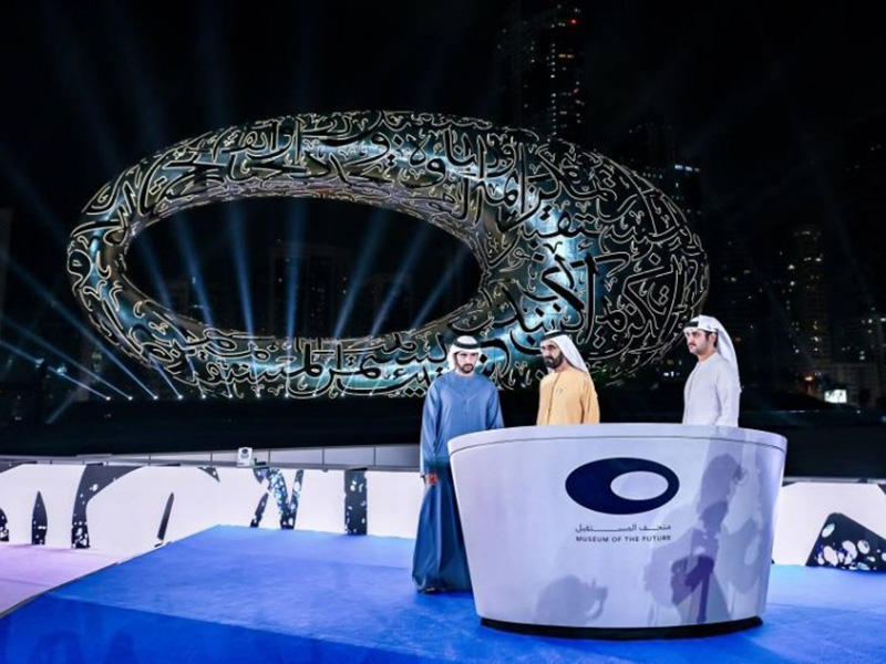 محمد بن راشد يفتتح متحف "المستقبل" في دبي